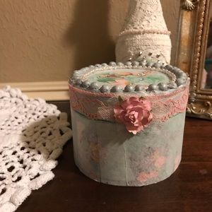 Shabby Victorian Chic ROUND Wooden Pastel Rose